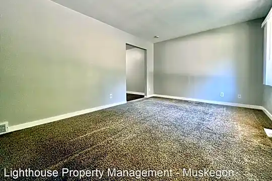 1703 Pennoyer Ave Photo 2