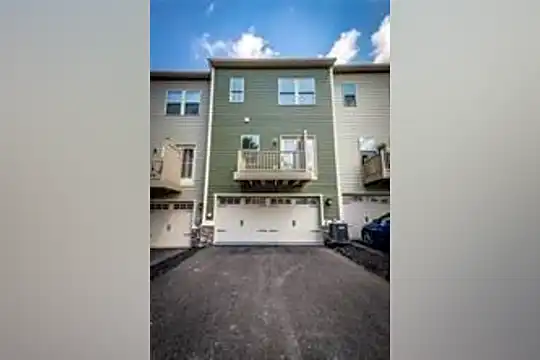491 Fairmont Dr Photo 2