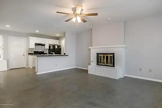 705 28th St Photo 2