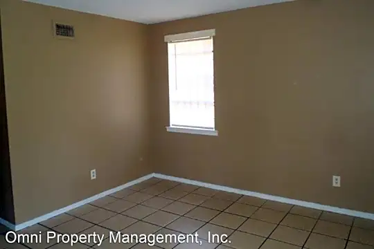 4445 Medley Ln Photo 2