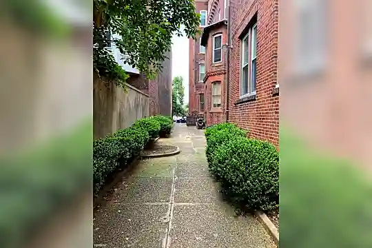 1806 Green St Photo 2