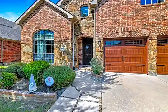 1231 Golf Club Dr Photo 2