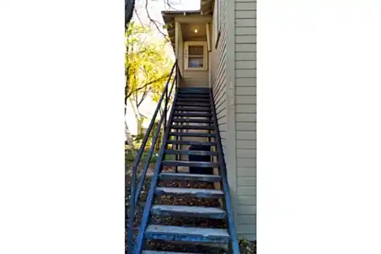 409 NW 6th St Photo 1