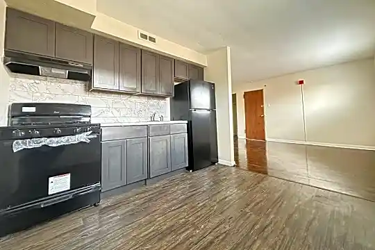 7100 Oxford Ave Photo 1
