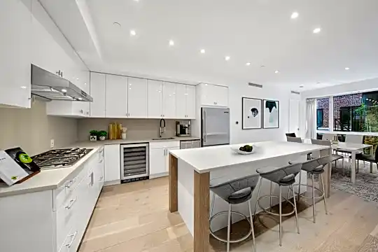 135 West 4th Street #2E Photo 2