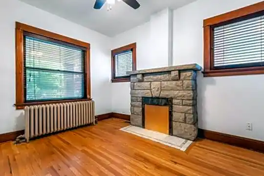 2637 Charlotte St Photo 2