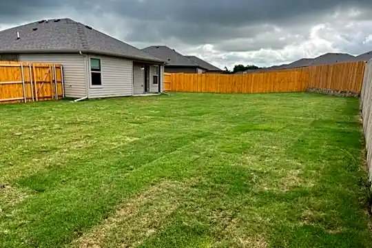 1433 Brindle Dr Photo 2