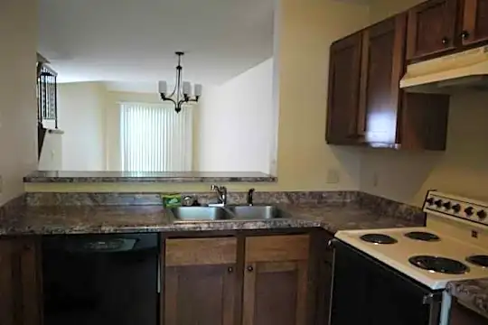 Southcross Village Townhomes Photo 1