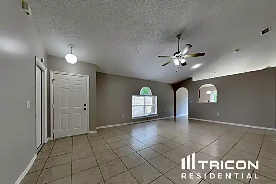 11621 Ivy Flower Loop Photo 2