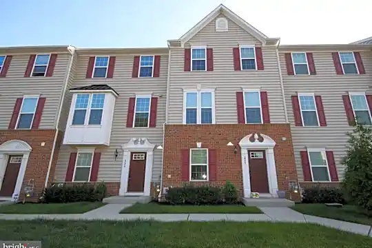 228 Compass Dr Photo 1