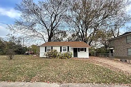 1654 Ely St Photo 2