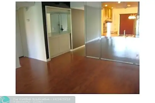 2059 SW 15th St #221 Photo 2