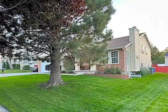9274 Welby Hills Dr Photo 2