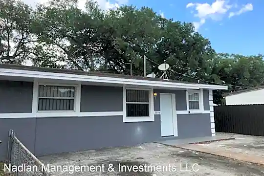 2395 NW 95th St Photo 2