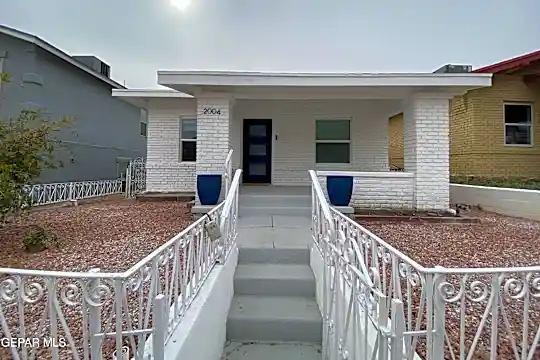 2004 Detroit Ave Photo 1