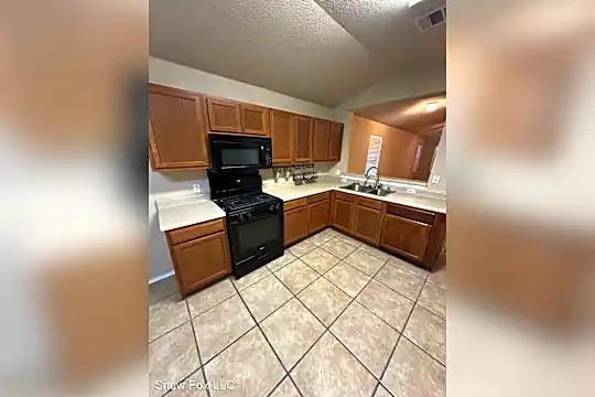 538 Covent Drive Photo 2