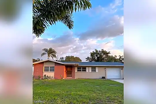 5152 49th Ave N Photo 2