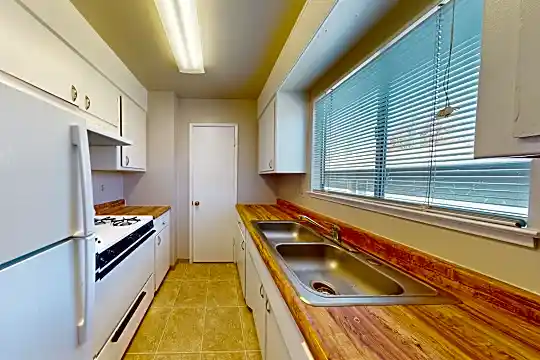2045 Shasta St Photo 2