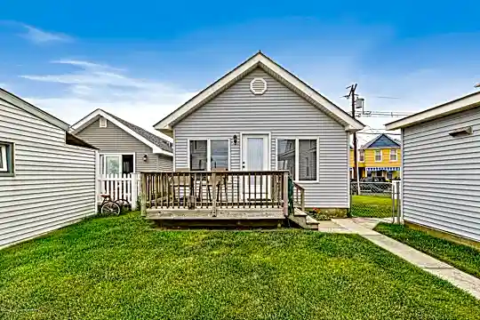 1211 Ocean Ave #BACK Photo 1
