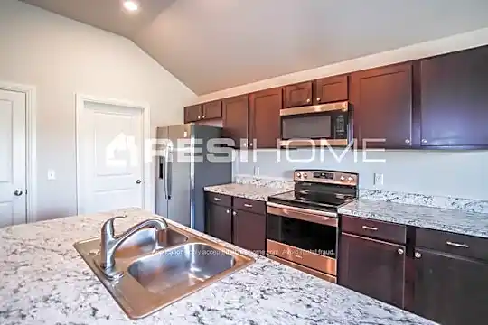8065 Brighton Avenue Photo 2