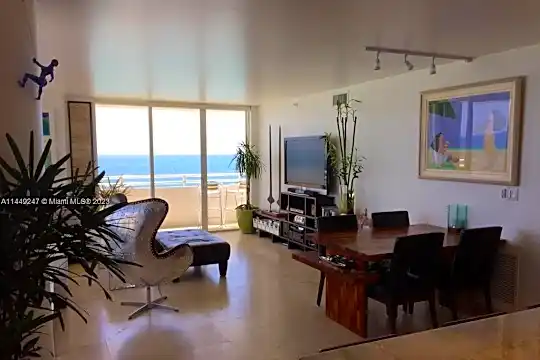 8911 Collins Ave #1005 Photo 2