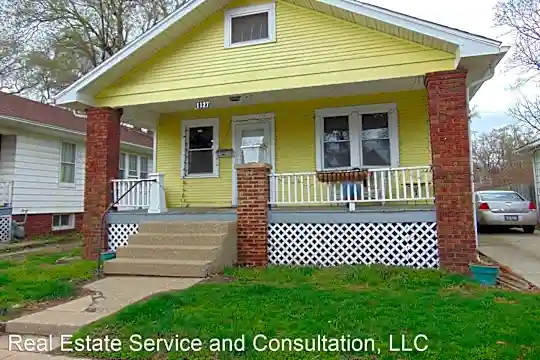 1127 E Laurel St Photo 1