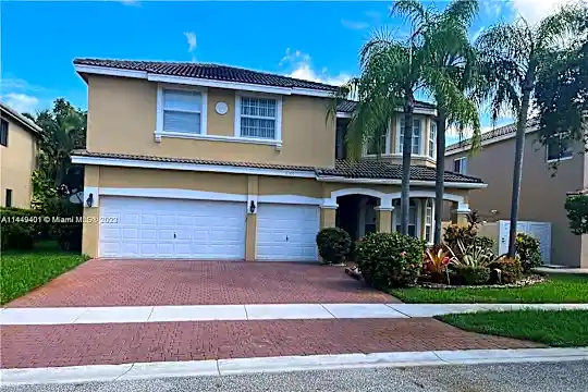16309 SW 15th St Photo 2