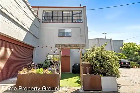 2828 Filbert St Photo 2