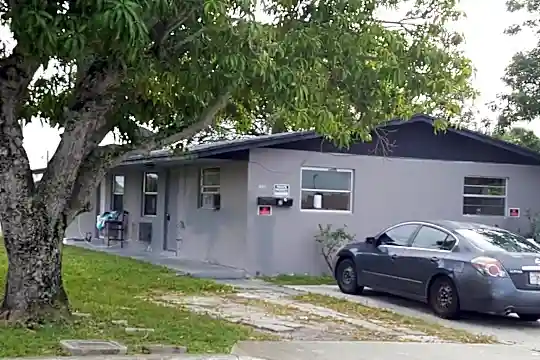 1233 AC Evans St #1 Photo 1