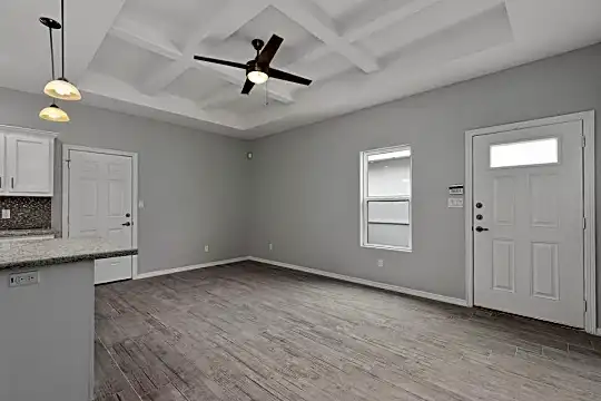 1909 Stauffers St Photo 2