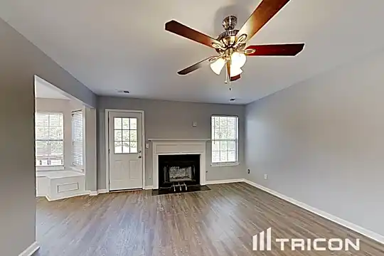 5570 Hosea Court Photo 2
