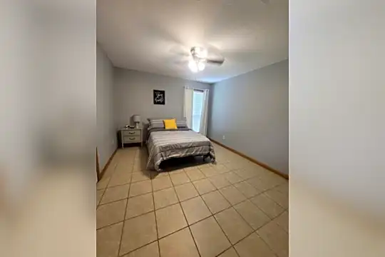 1408 Christie Dr Photo 2