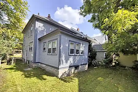 1400 Bemis St SE Photo 2