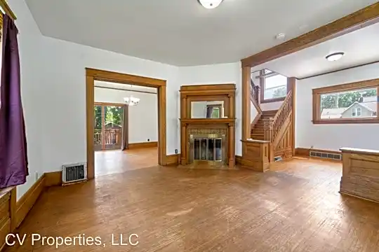 513 W 22nd St Photo 2