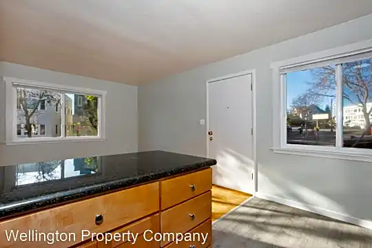 5461 Taft Ave Photo 1