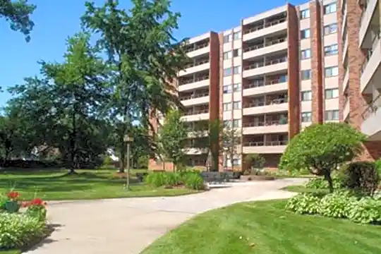 Oxford Park Towers of Berkley Photo 1