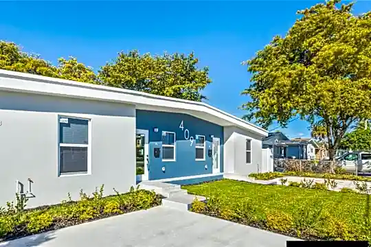 409 NW 4th Ave #A Photo 2