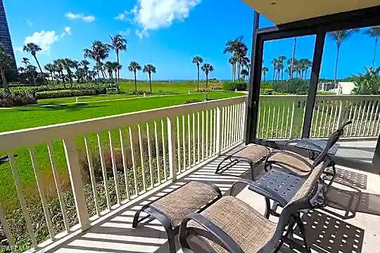 4901 Gulf Shore Blvd N #104 Photo 1