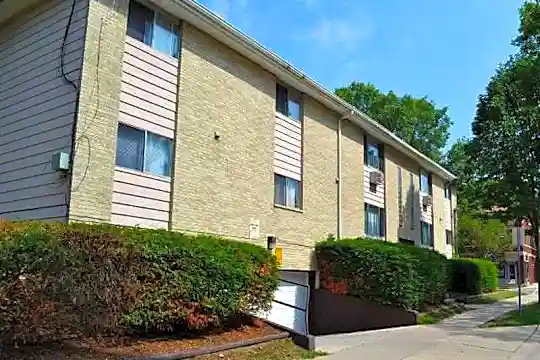 MPM's Campus Area Housing Photo 2
