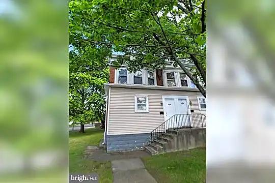 401 Champion Ave #403 Photo 1