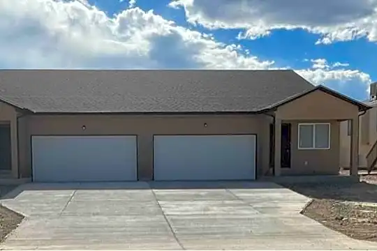 678 E Clarion Dr Photo 1