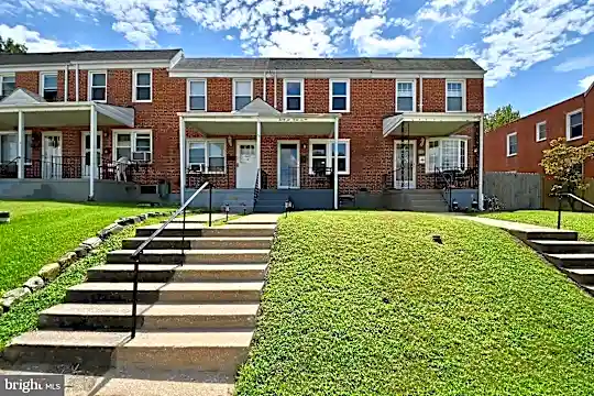 3647 Mactavish Ave Photo 2