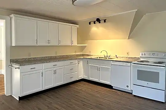 9 Brook St Photo 1