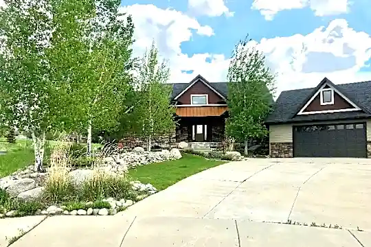 2615 Castle Pines Cir Photo 1