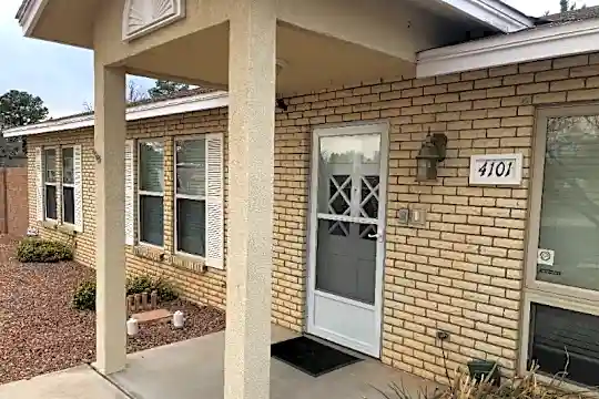 4101 Malaga Ct SE Photo 2