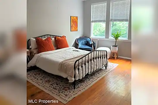 1230 Virginia Ave NE Photo 2