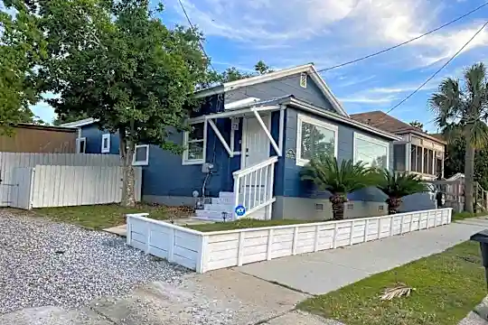 411 N D St Photo 1