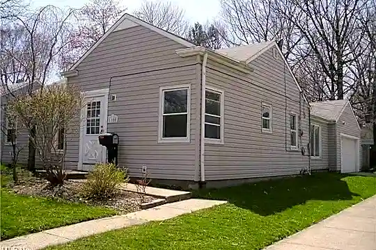 1100 Orchard Heights Dr Photo 1