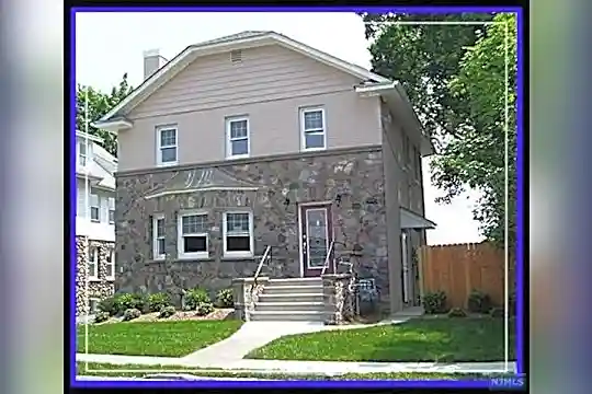 27 Walter Hammond Pl Photo 1