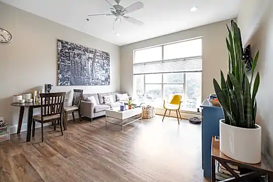 2082 Atherton Heights Ln Photo 1